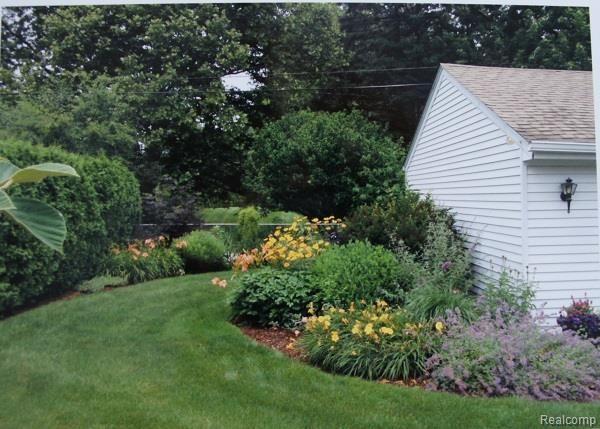 192 Ridgemont Road Grosse Pointe, MI 48236 - Photo 16 of 16 DSC00173.jpg