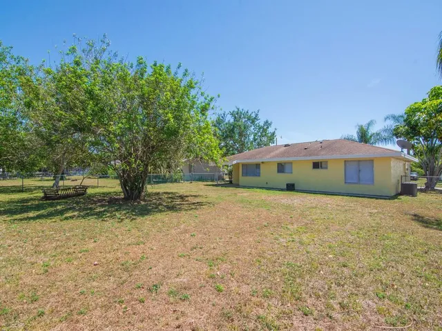$2,250 | 254 Southwest Bridgeport Drive, Port St. Lucie, FL 34953