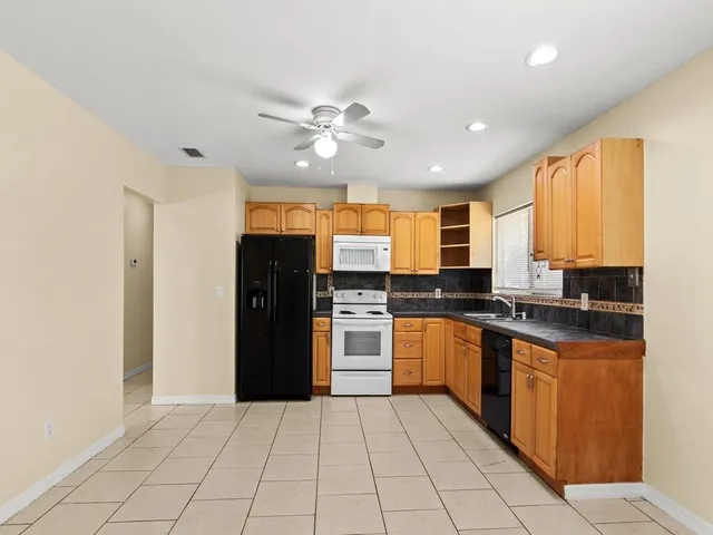 $2,250 | 254 Southwest Bridgeport Drive, Port St. Lucie, FL 34953