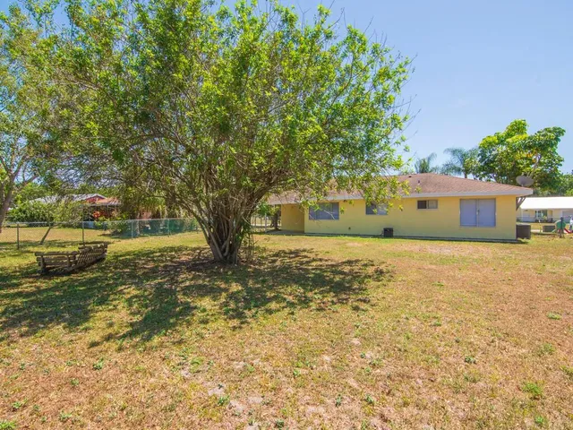 $2,250 | 254 Southwest Bridgeport Drive, Port St. Lucie, FL 34953