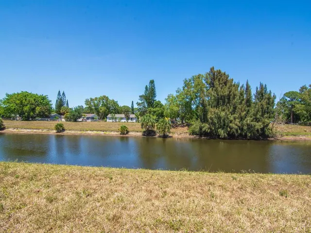 $2,250 | 254 Southwest Bridgeport Drive, Port St. Lucie, FL 34953