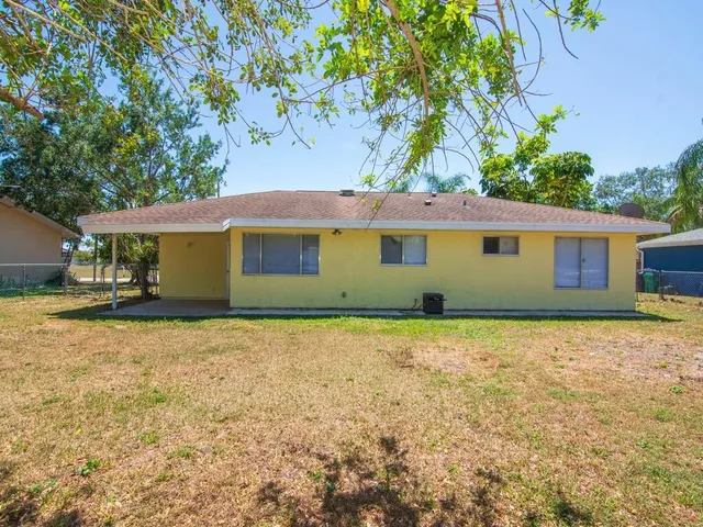 $2,250 | 254 Southwest Bridgeport Drive, Port St. Lucie, FL 34953