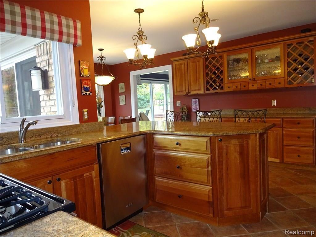 1111 Clopton Bridge Drive Rochester Hills, MI 48306 - Photo 8 of 59