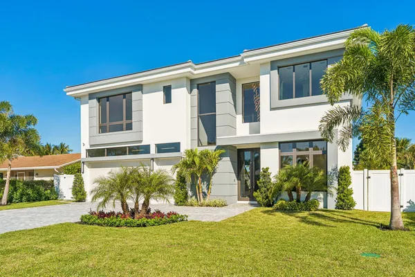 $3,749,000 | 261 Northwest 8th Street, Boca Raton, FL 33432