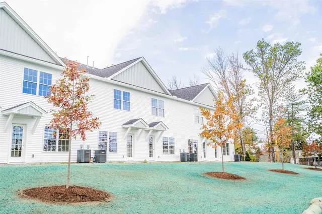 $424,000 | 13 Suffolk Drive, Unit 4, Concord, NH 03303