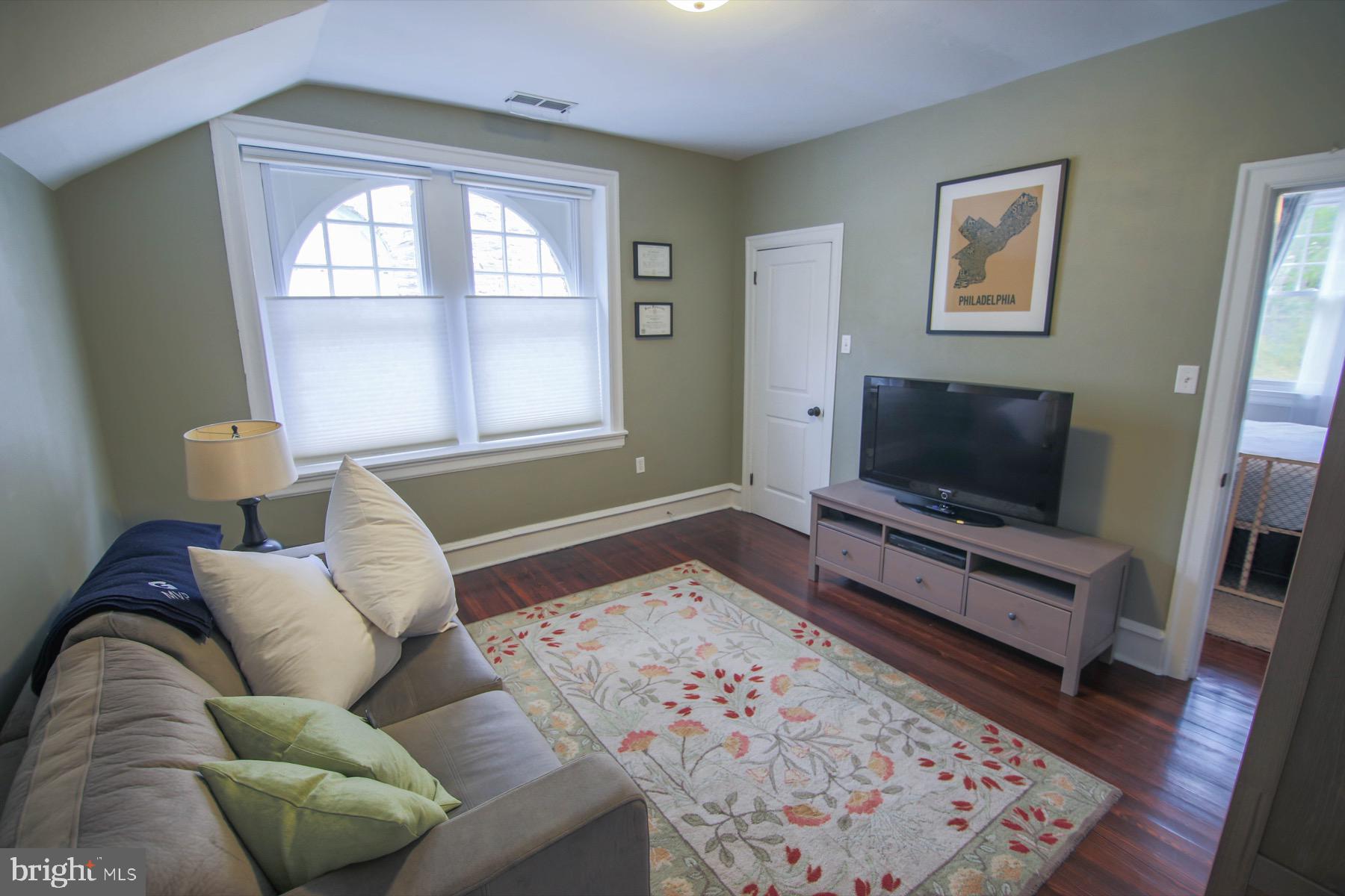7128 Cresheim Road Philadelphia, PA 19119 - Photo 9 of 19 2nd Bedroom / Office, adjacent to Master Bedroom