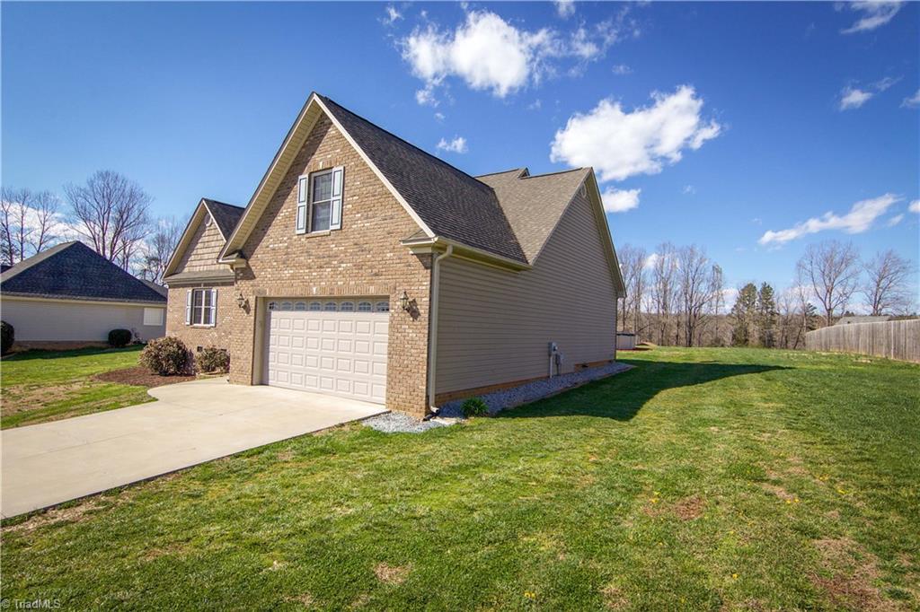 2951 Clear Ridge Drive Trinity, NC 27370 - Photo 4 of 30 Gallery Image 4