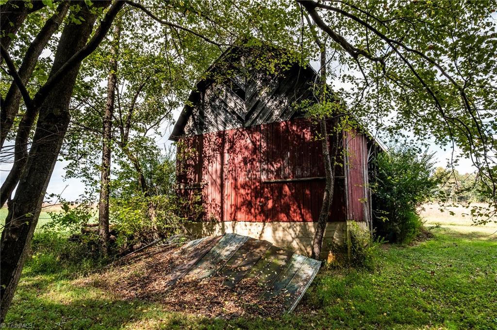 872 Benham Church Road Elkin, NC 28621 - Photo 10 of 30 Barn