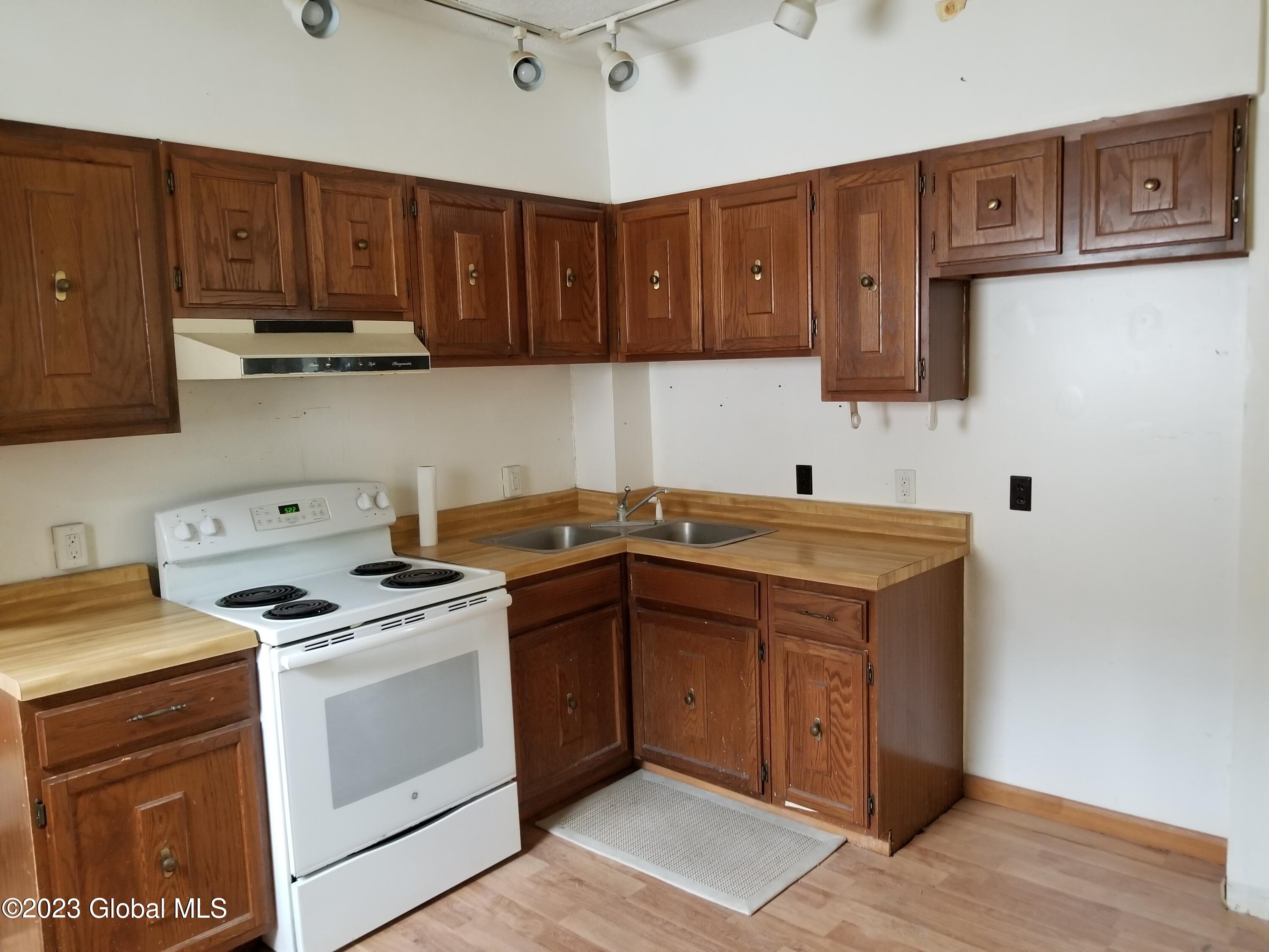 26 Sacandaga Road Scotia, NY 12302 - Photo 23 of 43 023