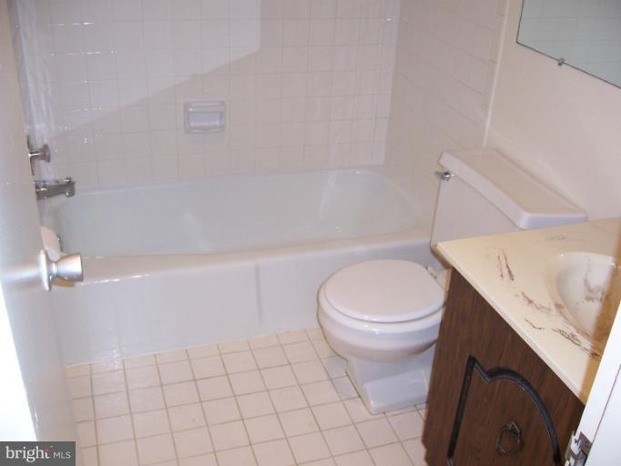10004 Stedwick Road, Unit 104 Gaithersburg, MD 20886 - Photo 8 of 17 Bath