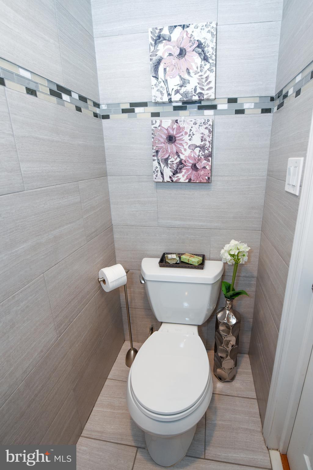 12720 Hollins Road Philadelphia, PA 19154 - Photo 13 of 30 1st Floor Half Bath