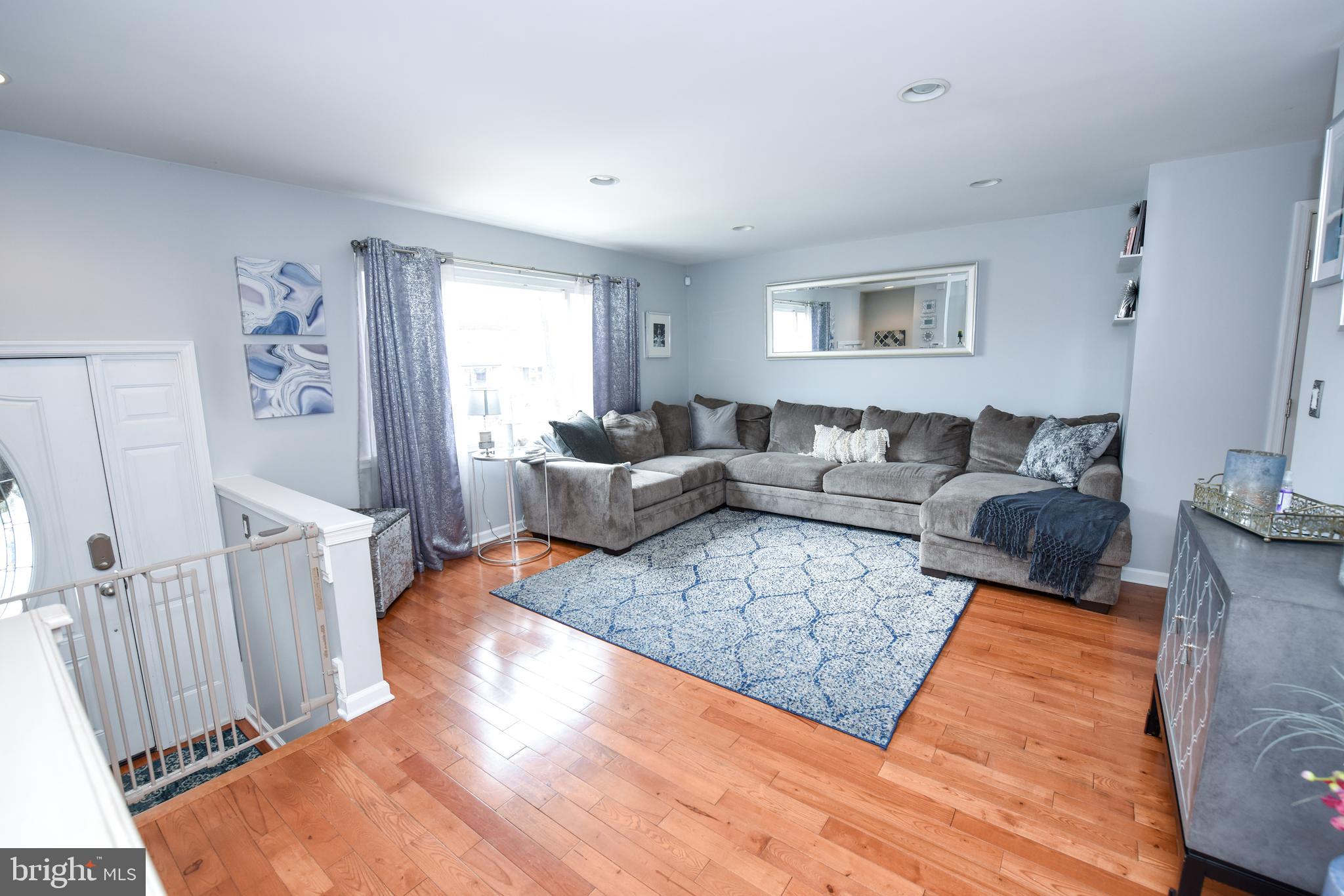 12720 Hollins Road Philadelphia, PA 19154 - Photo 8 of 30 Living Room