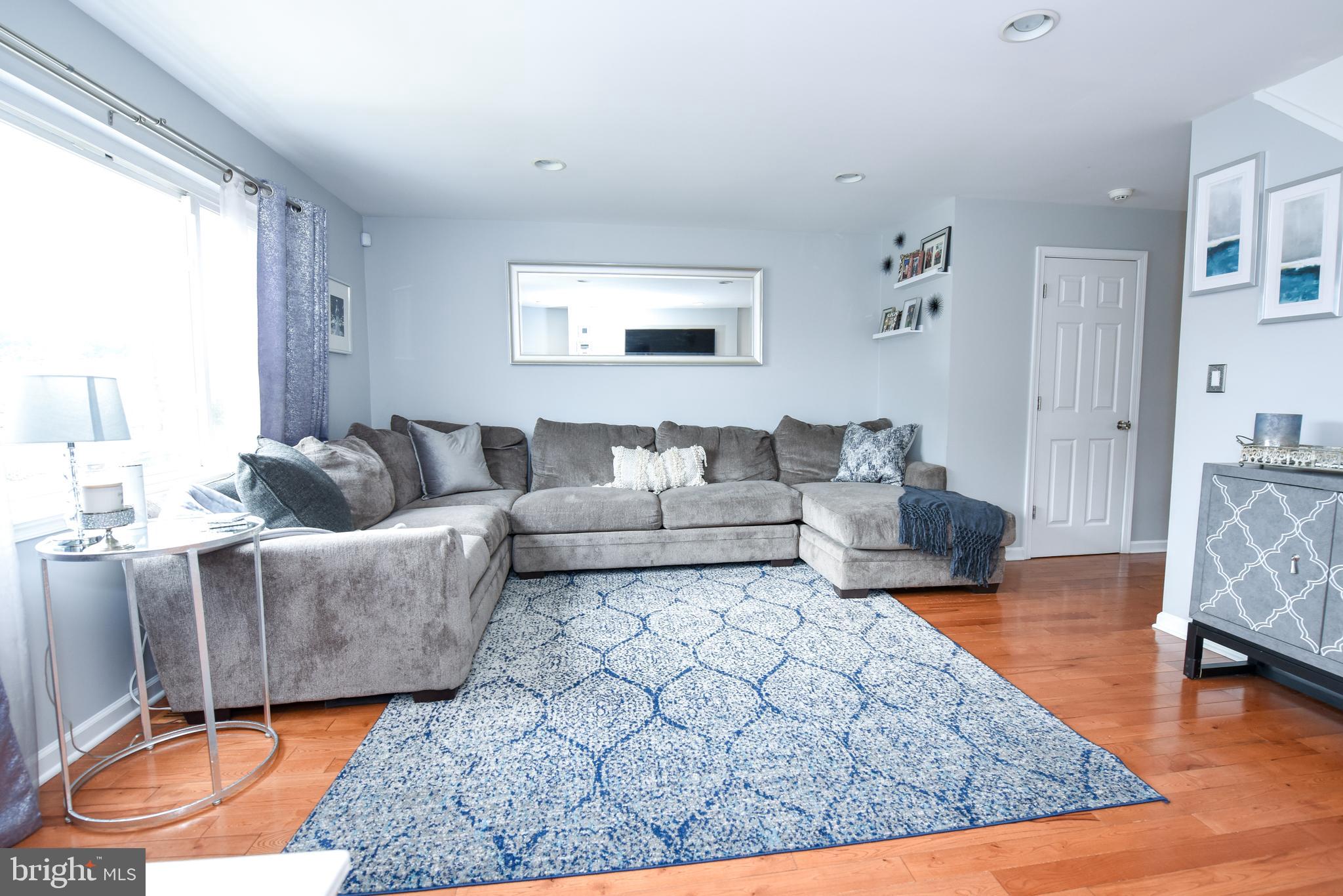 12720 Hollins Road Philadelphia, PA 19154 - Photo 9 of 30 Living Room