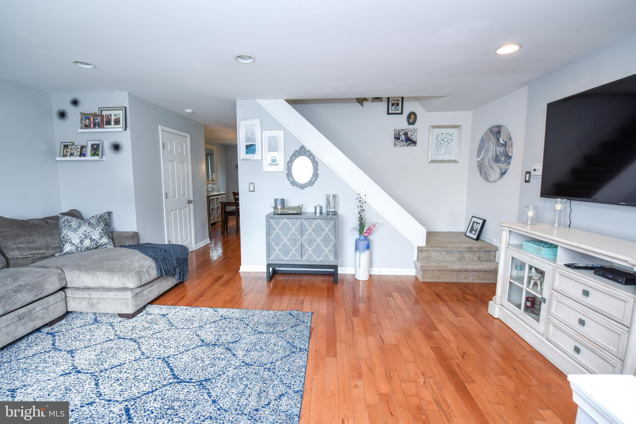 12720 Hollins Road Philadelphia, PA 19154 - Photo 10 of 30 Living Room