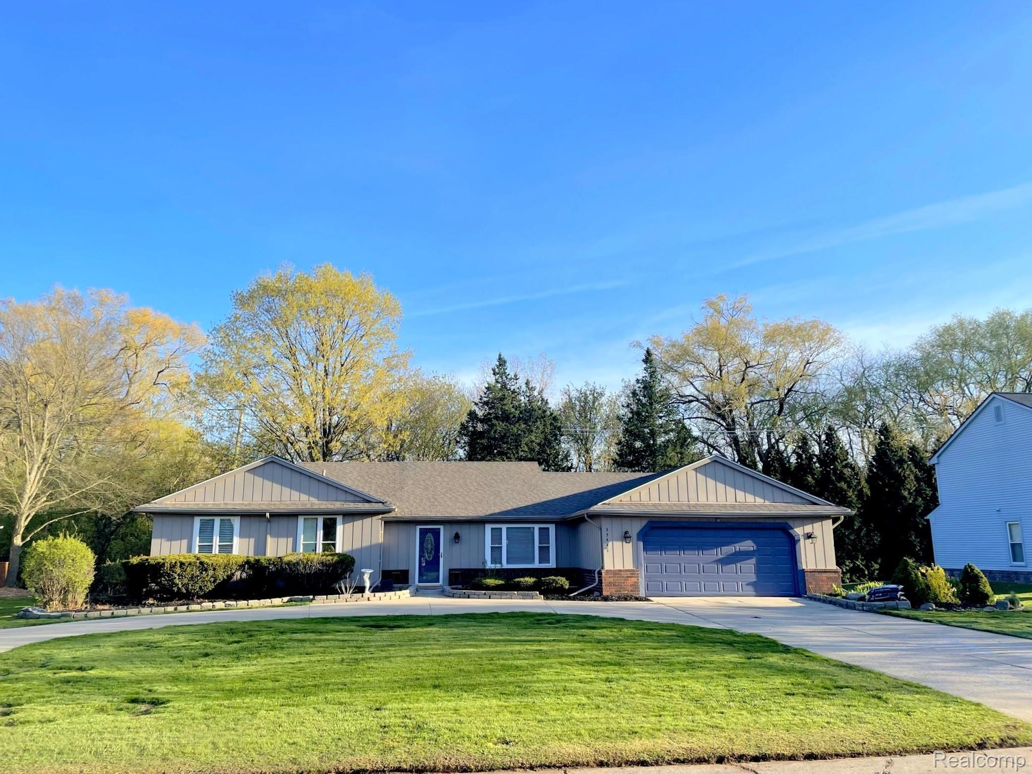 33441 Old Timber Road Farmington, MI 48331 - Photo 1 of 32 IMG_0887.jpg