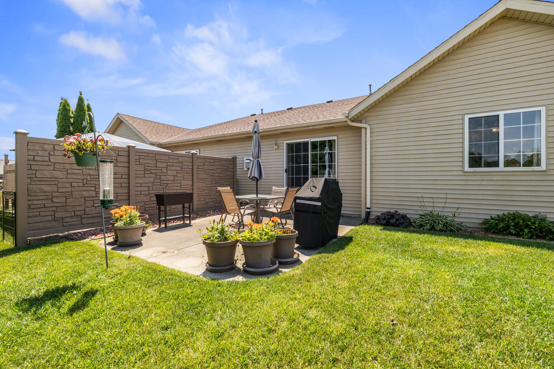 N170W19962 Willow Ridge Drive Jackson, WI 53037 - Photo 2 of 25 Large Private Patio