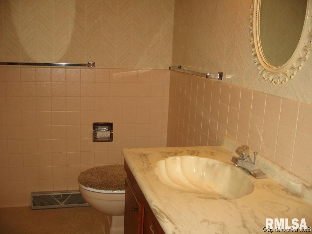 2318 Arrowhead Drive Springfield, IL 62702 - Photo 13 of 25 Gallery Image 13