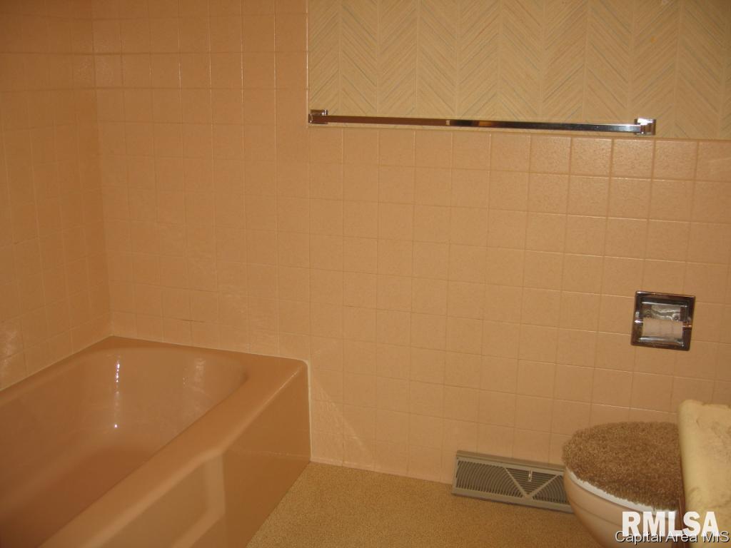 2318 Arrowhead Drive Springfield, IL 62702 - Photo 10 of 25 Gallery Image 10