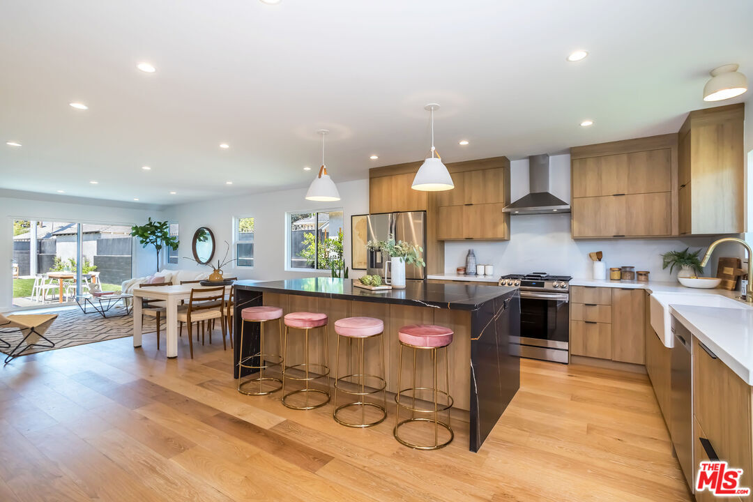 3941 Buckingham Road Los Angeles, CA 90008 - Photo 3 of 11