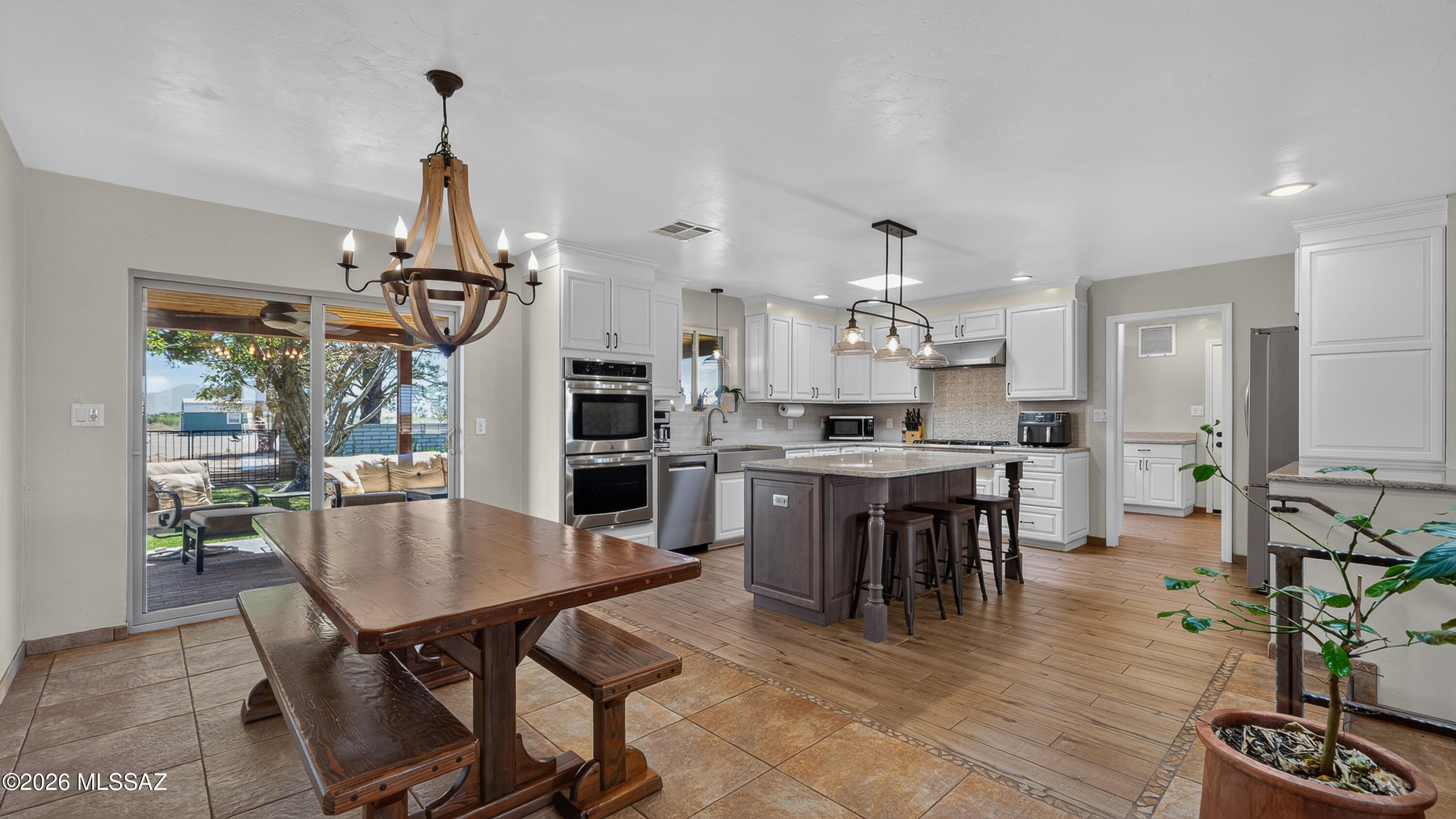 194 Taylor Road Willcox, AZ 85643 - Photo 16 of 54 Dining Room and Kitchen