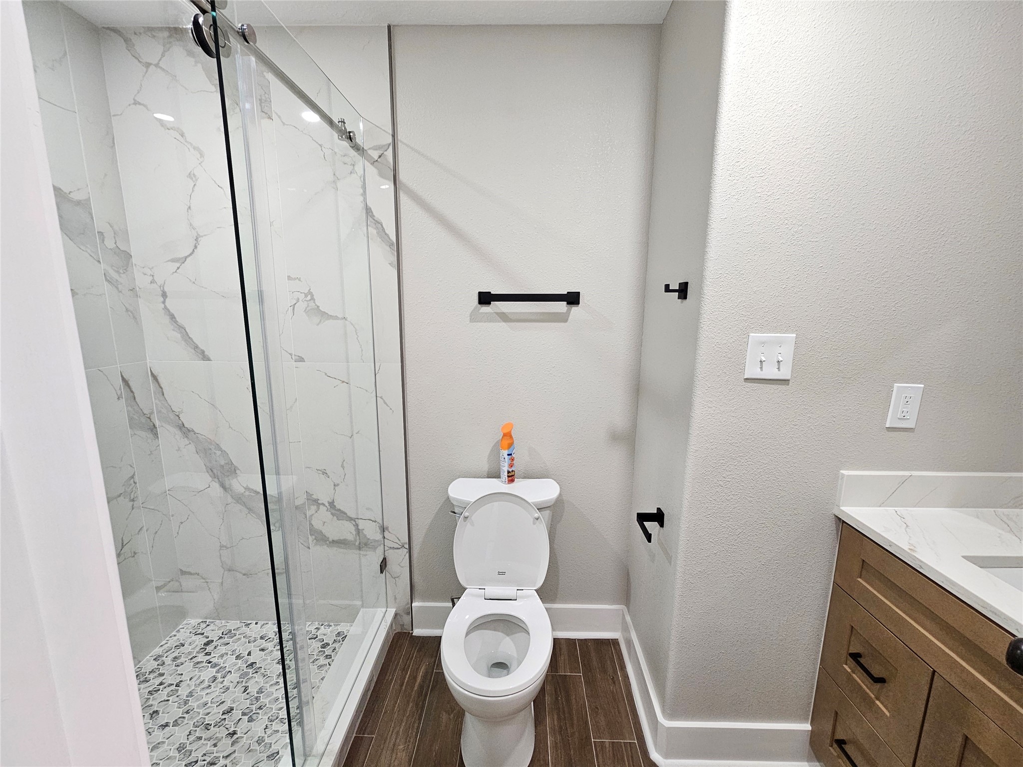 1207 Whitestone Lane Houston, TX 77073 - Photo 15 of 36 1st Full bathroom