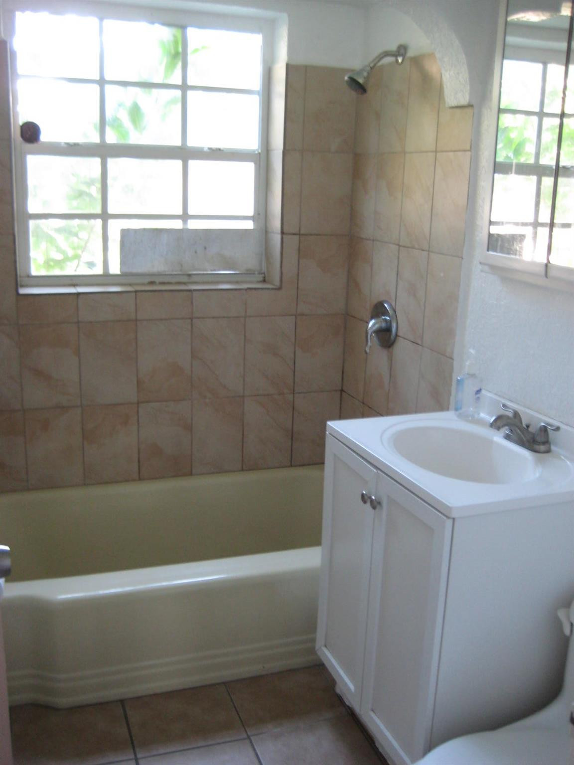 1952 Wilson Street Hollywood, FL 33020 - Photo 4 of 19 Photo 4
