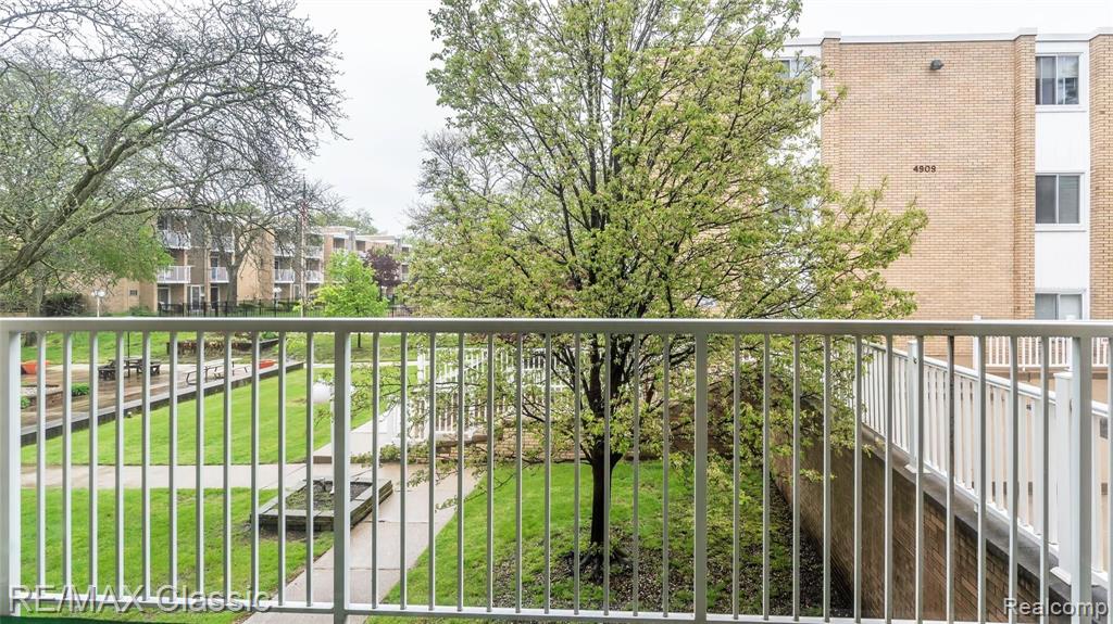 4905 Crooks Road, Unit B4 Royal Oak, MI 48073 - Photo 18 of 36