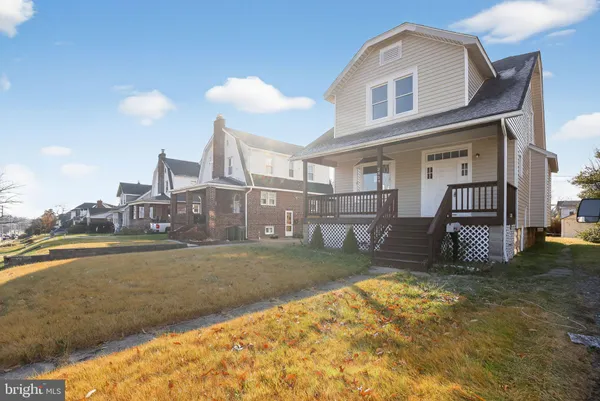 a view of a house with a yard and balcony