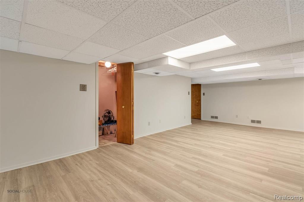 22311 Chelsea Lane Novi, MI 48167 - Photo 40 of 49