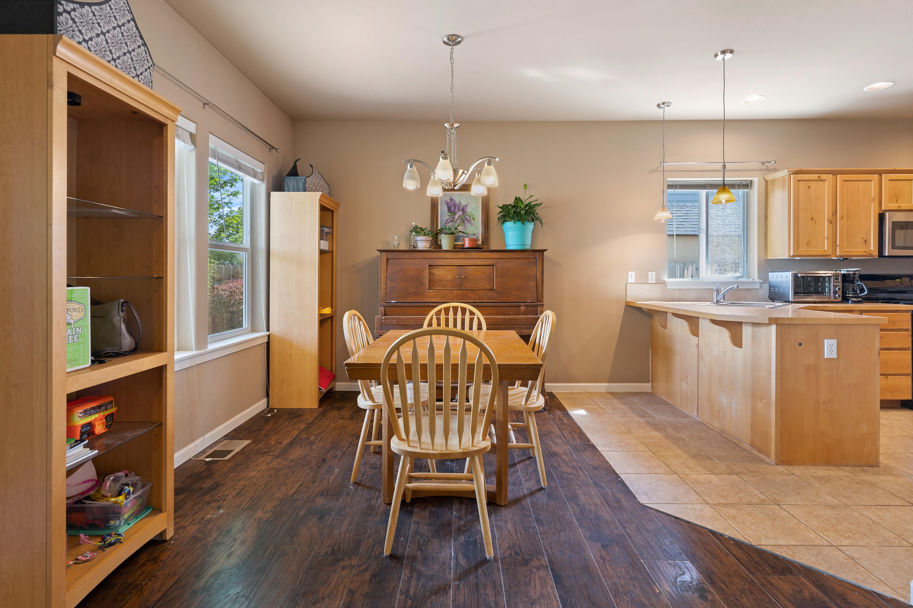 1351 Southwest 27th Street Redmond, OR 97756 - Photo 8 of 24 DSC09034-2