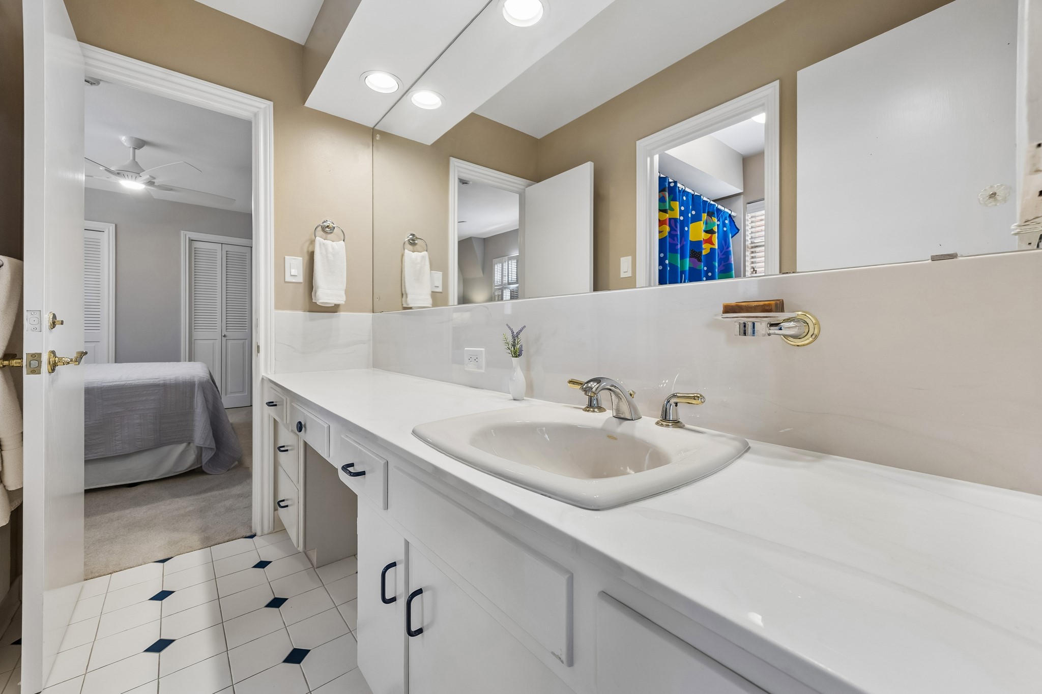 922 Old Lake Road Houston, TX 77057 - Photo 24 of 24 Jack & jill bathroom #2
