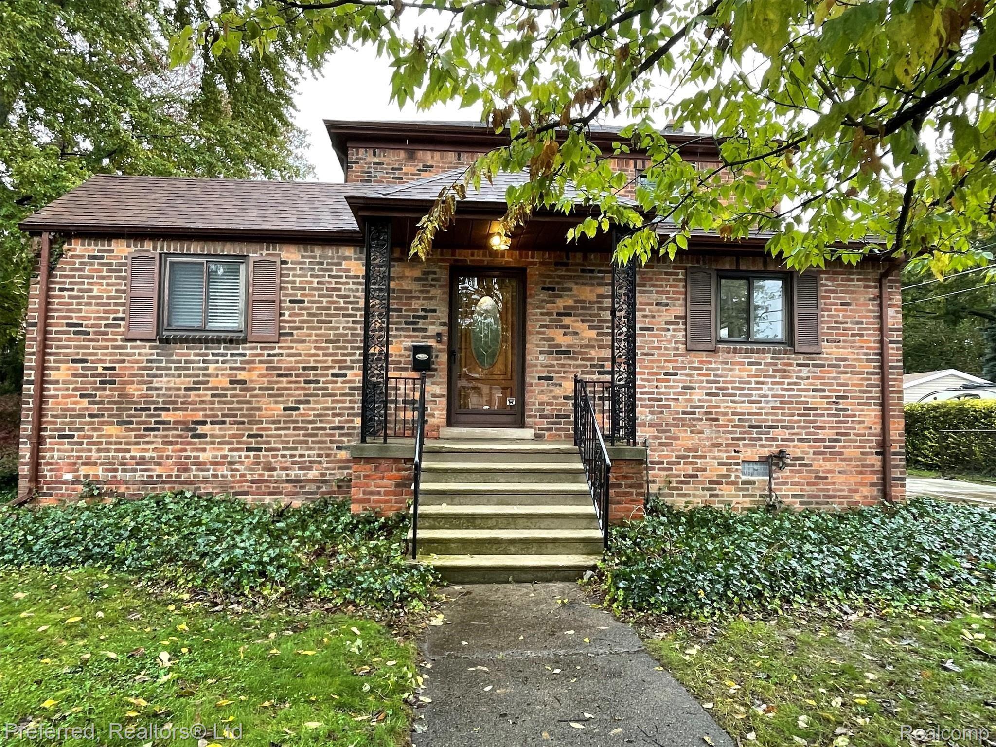 East entrance on Danzig Street