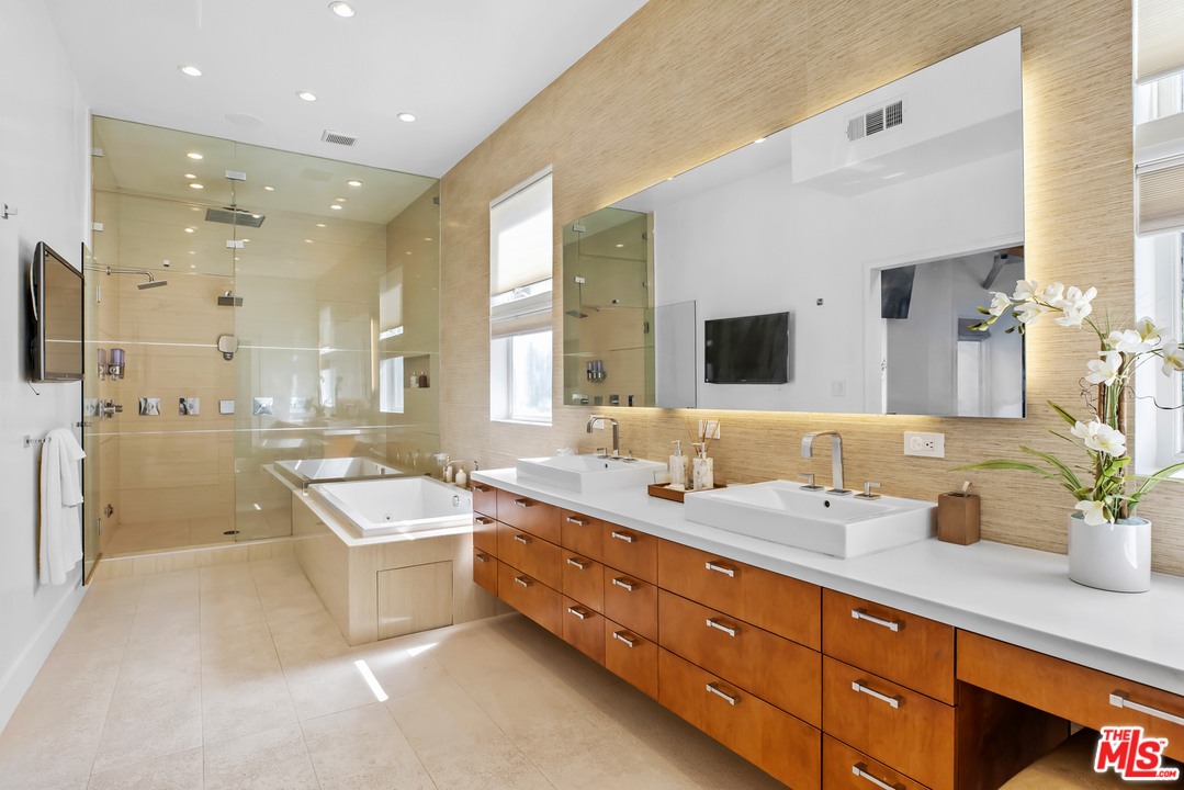 1857 North Beverly Drive Beverly Hills, CA 90210 - Photo 26 of 49