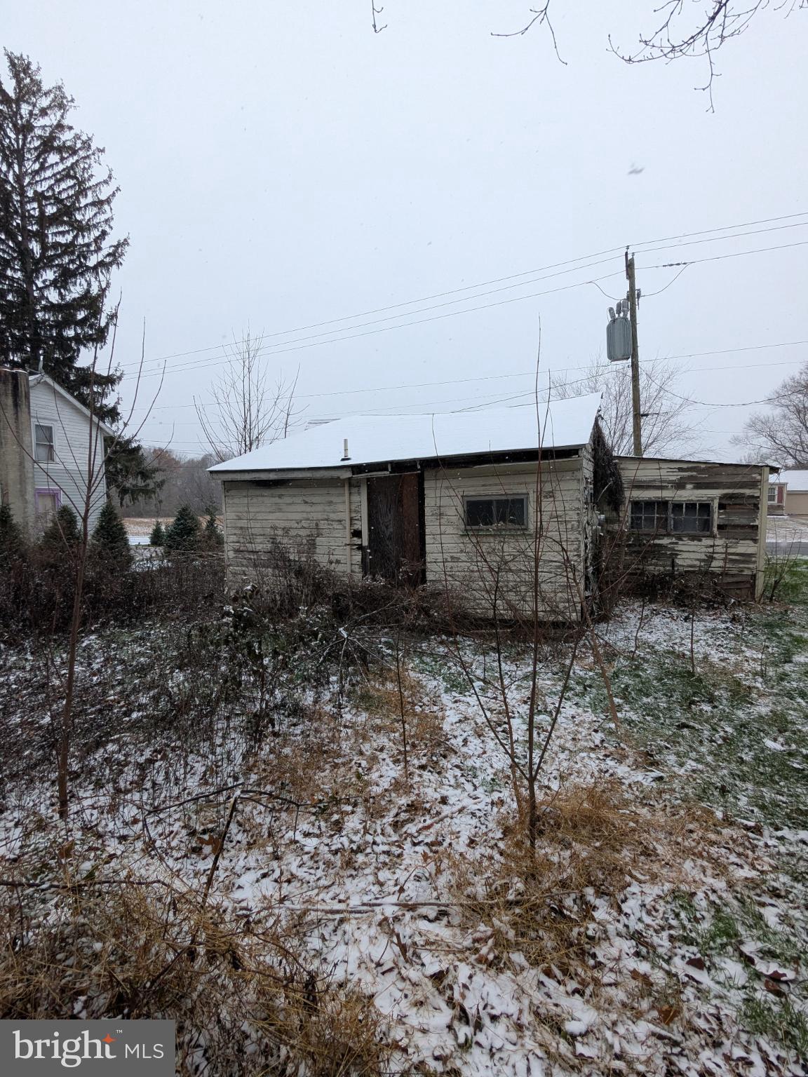 214 Jericho Road Bridgeton, NJ 08302 - Photo 8 of 11 a view of a dry yard with wooden fence