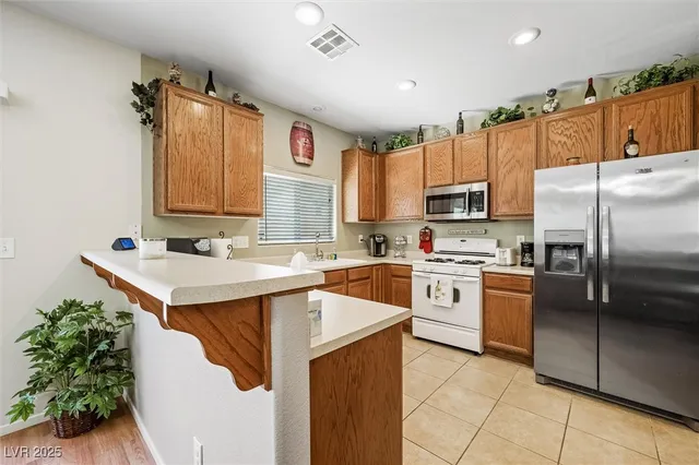 $2,000 | 10389 Calypso Cave Street, Las Vegas, NV 89141