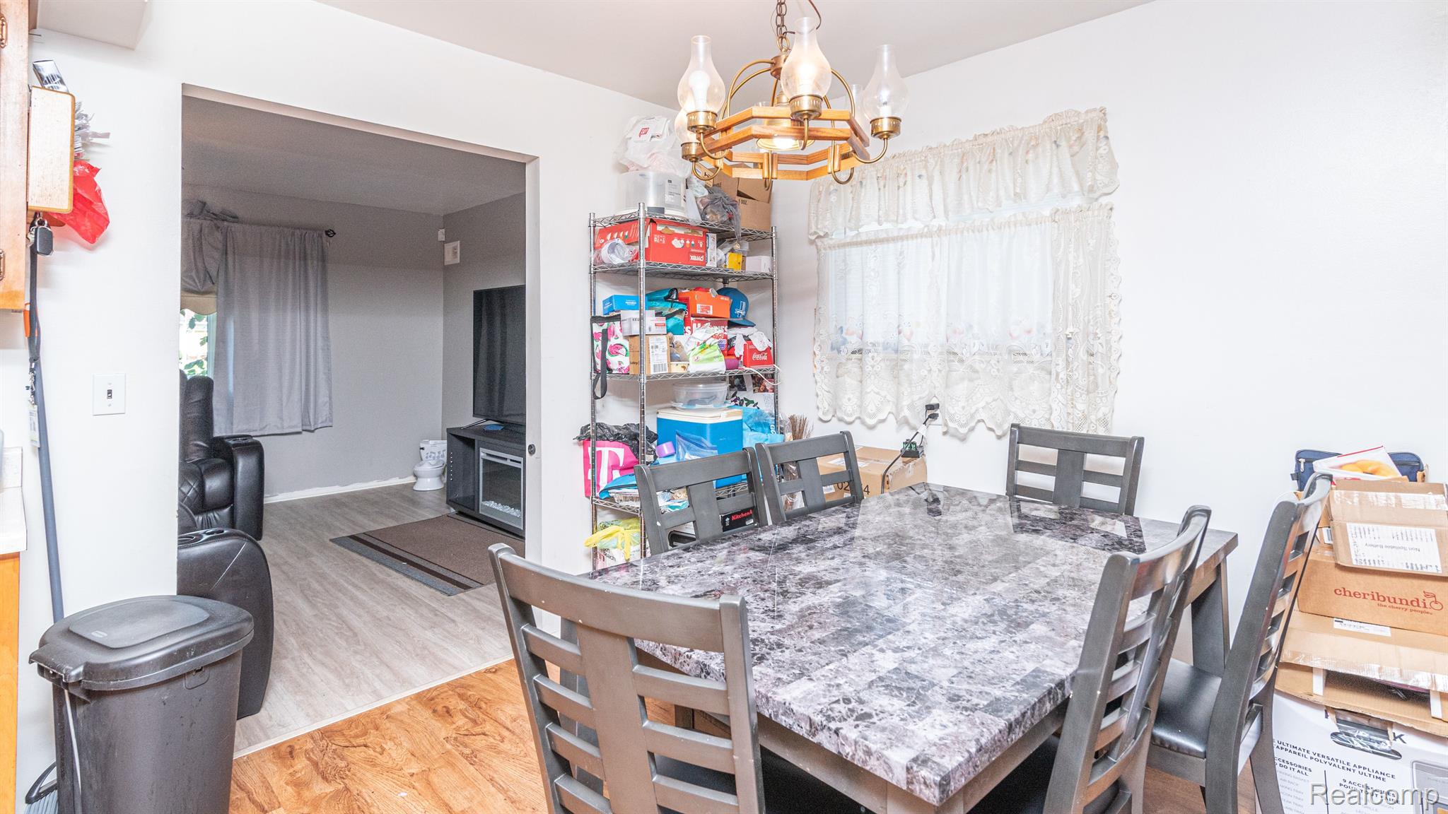 9775 Pardee Road Taylor, MI 48180 - Photo 12 of 29 Dining room