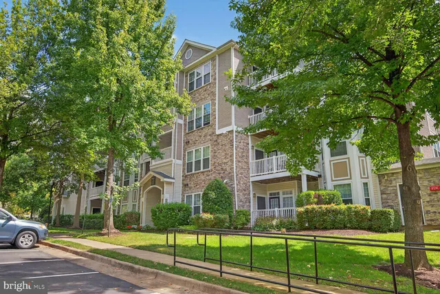 $399,900 | 503 Sunset View Terrace Southeast, Unit 208, Leesburg, VA 20175