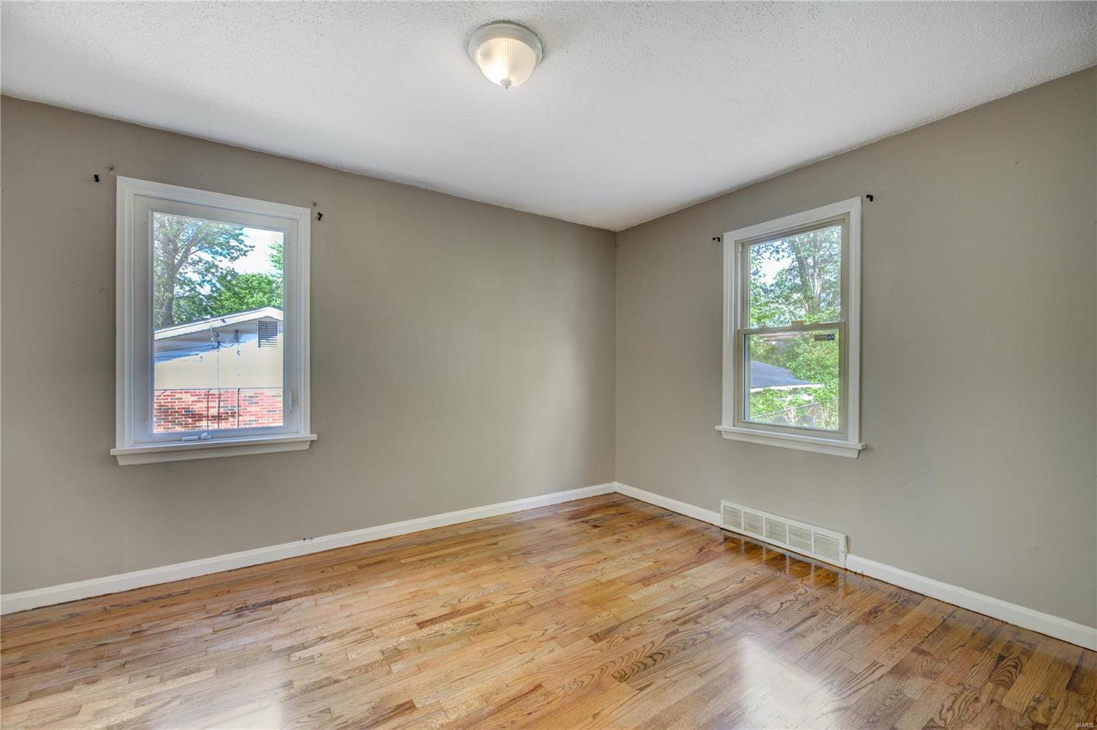 2998 Ridgeway Avenue St. Louis, MO 63114 - Photo 11 of 21 Gallery Image 11