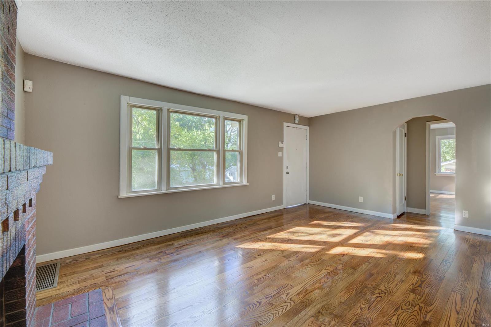 2998 Ridgeway Avenue St. Louis, MO 63114 - Photo 4 of 21 Gallery Image 4
