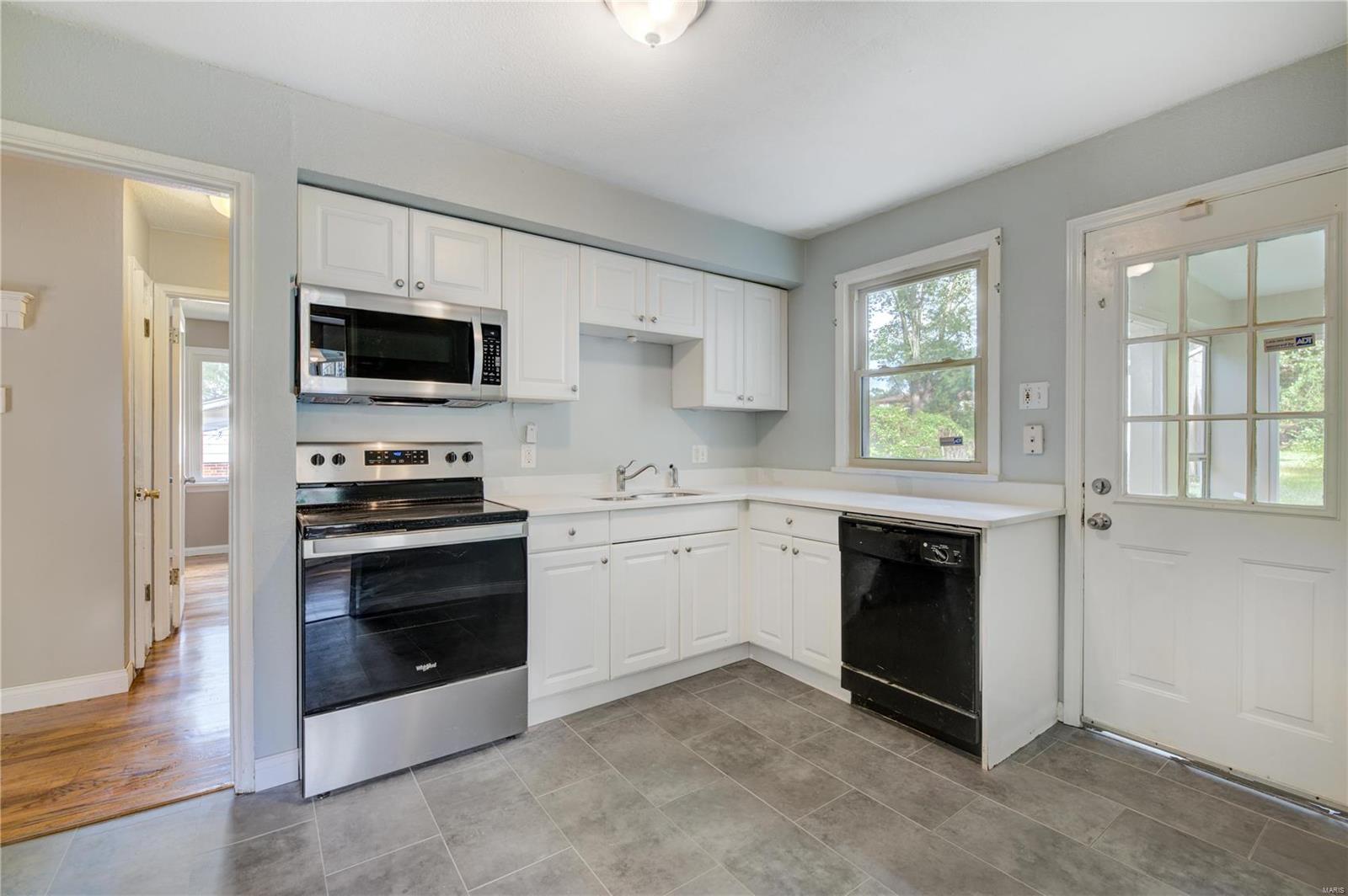 2998 Ridgeway Avenue St. Louis, MO 63114 - Photo 6 of 21 Gallery Image 6