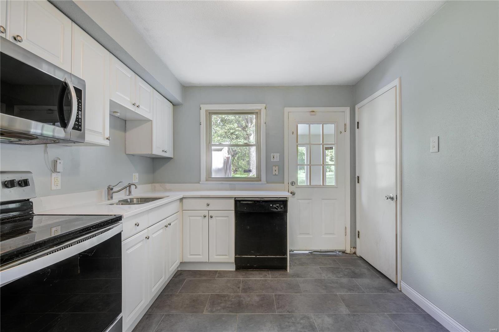 2998 Ridgeway Avenue St. Louis, MO 63114 - Photo 8 of 21 Gallery Image 8