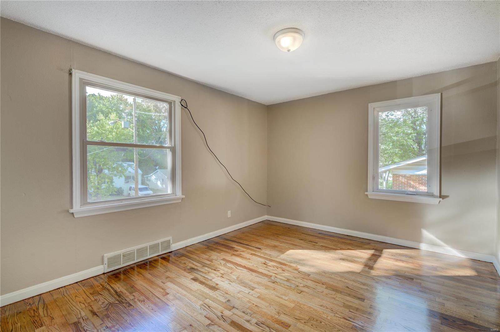 2998 Ridgeway Avenue St. Louis, MO 63114 - Photo 9 of 21 Gallery Image 9
