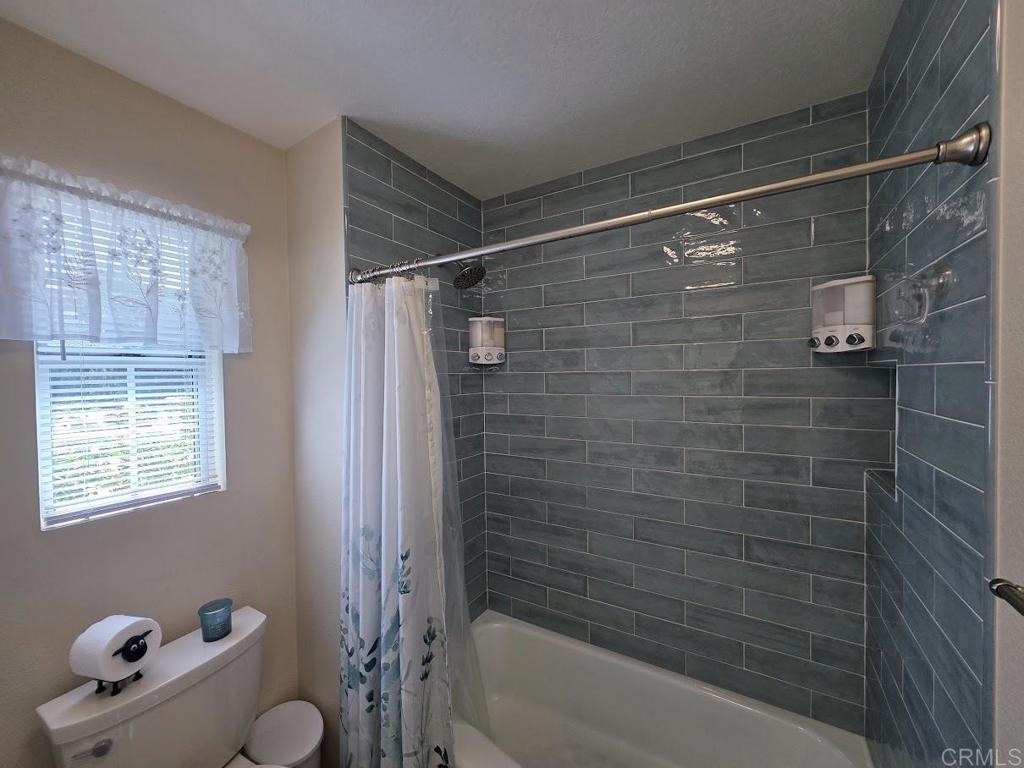 25084 Pappas Road Ramona, CA 92065 - Photo 25 of 58 a bathroom with a bathtub