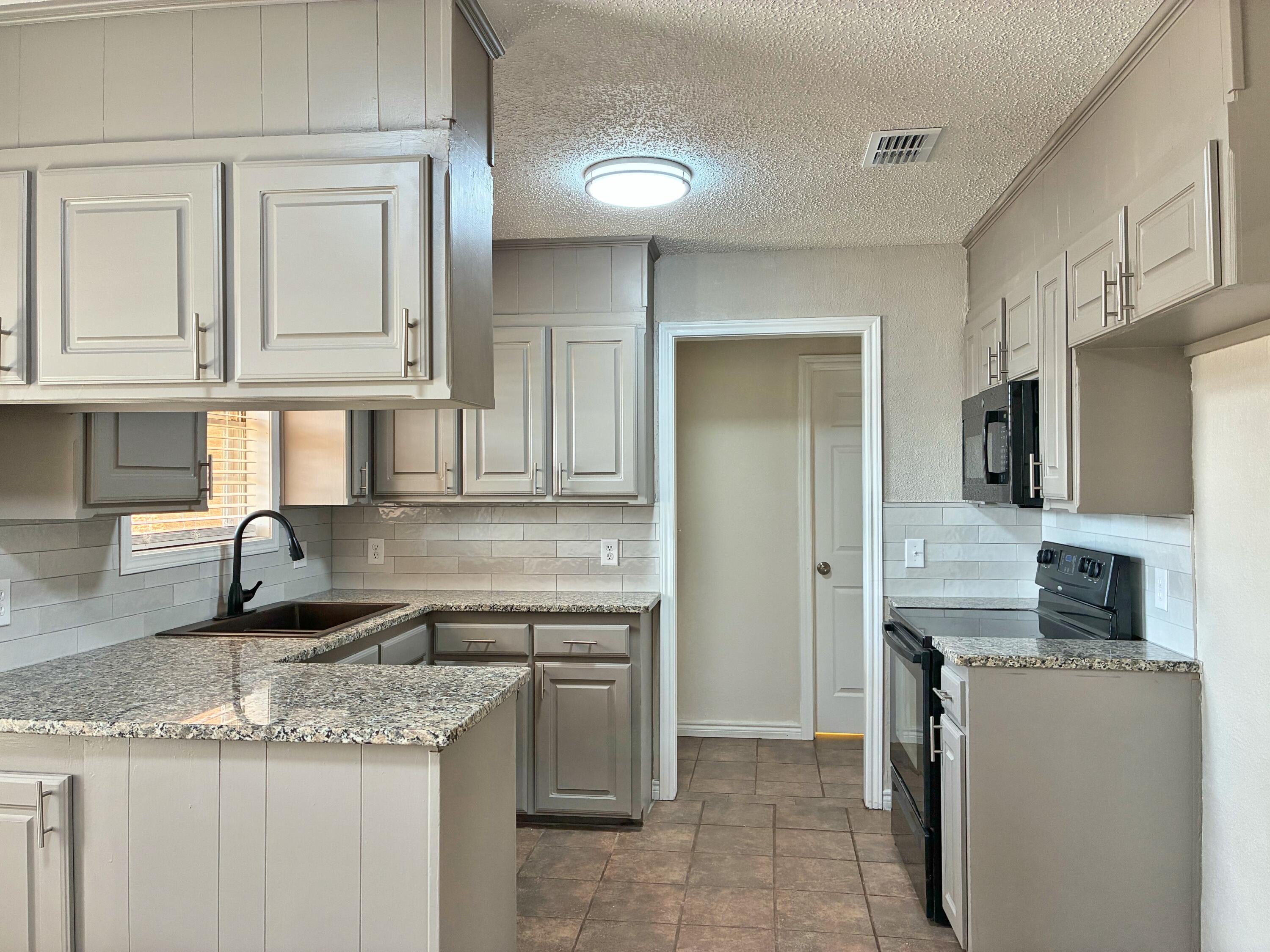 4904 64th Street Lubbock, TX 79414 - Photo 4 of 47 4904 64th Street