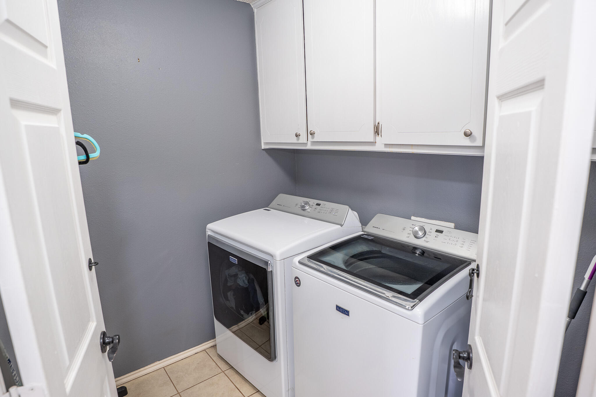 1609 78th Street Lubbock, TX 79423 - Photo 13 of 36 a utility room with dryer and washer
