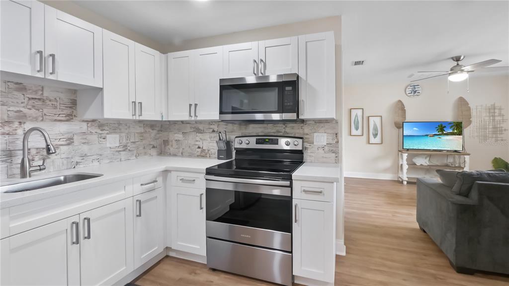 1155 Stevenson Avenue Clearwater, FL 33755 - Photo 5 of 25