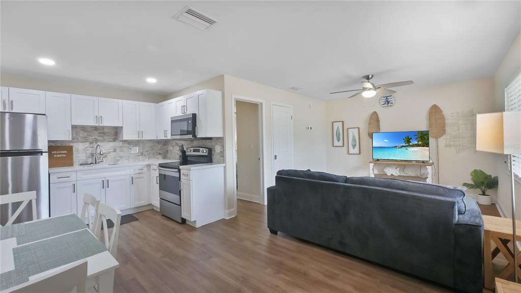 1155 Stevenson Avenue Clearwater, FL 33755 - Photo 6 of 25