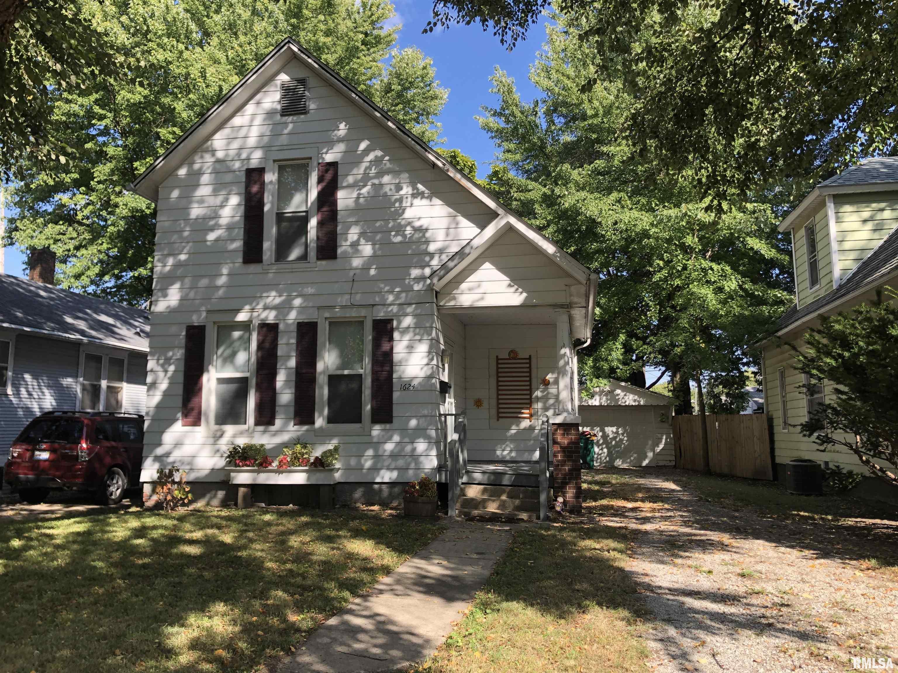 1624 South 8th Street Springfield, IL 62703 - Photo 1 of 19