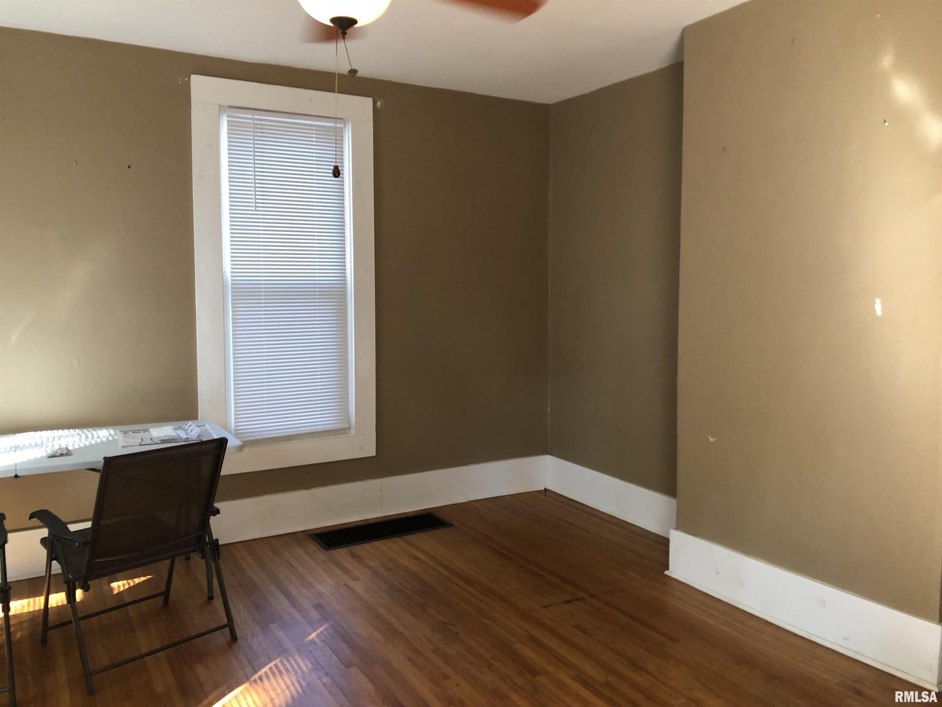 1624 South 8th Street Springfield, IL 62703 - Photo 3 of 19
