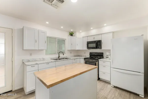 $2,200 | 4439 East Hidalgo Avenue, Phoenix, AZ 85040